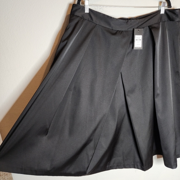 NWT City Chic Black Satin Midi A-Line Pleat Skirt Size 20 - Picture 12 of 15
